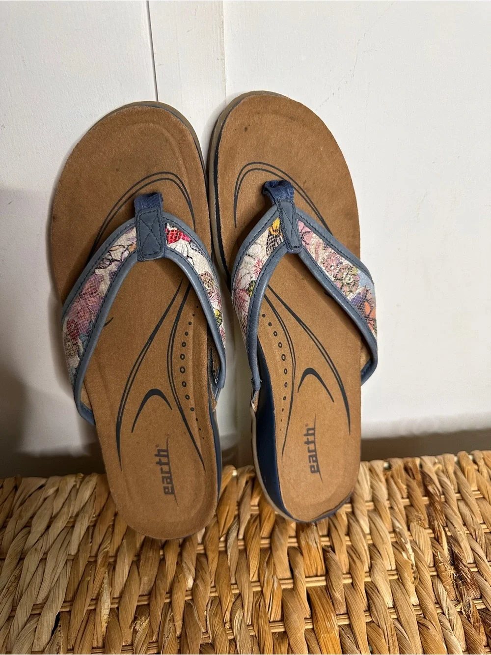 Earth  Women's Brown Footbed Floral-Trim‎ Sandals